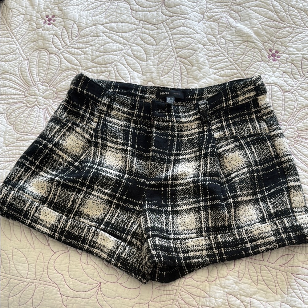 Mango Black and White Plaid Women's Shorts waist 28”